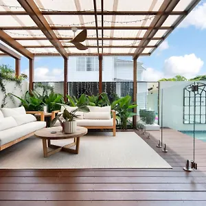 Holiday home Luxury Tri-level Duplex In Mermaid - Coasthm, Gold Coast