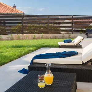 Salt - 10 People, Heated Pool, Trogir, Near & Split Airport Villa Trogir